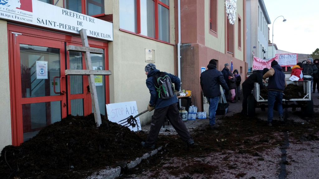 French politicians worry about surge in pre-election violence