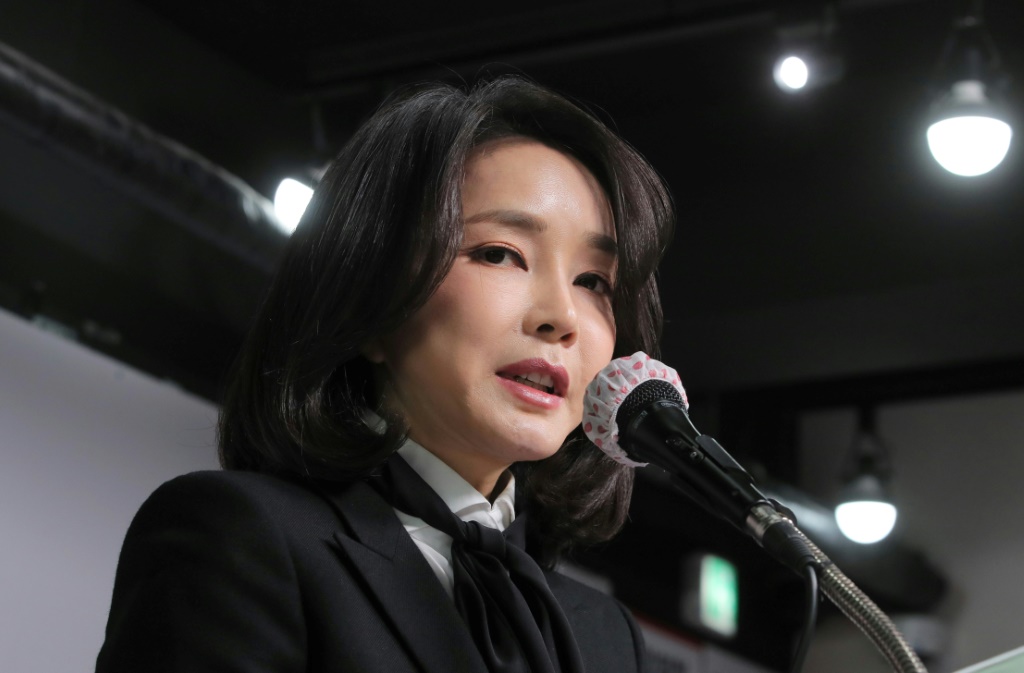 South Korea presidential candidate’s wife threatens to jail critical reporters