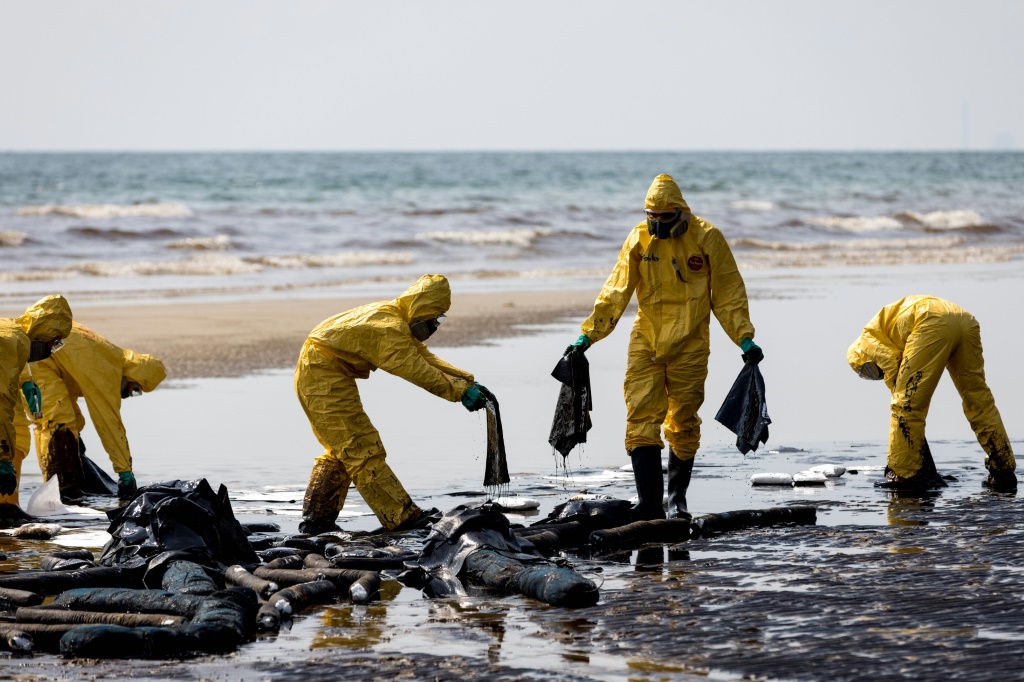 Oil spill ‘nail in the coffin’ for Covid-hit Thai beach businesses