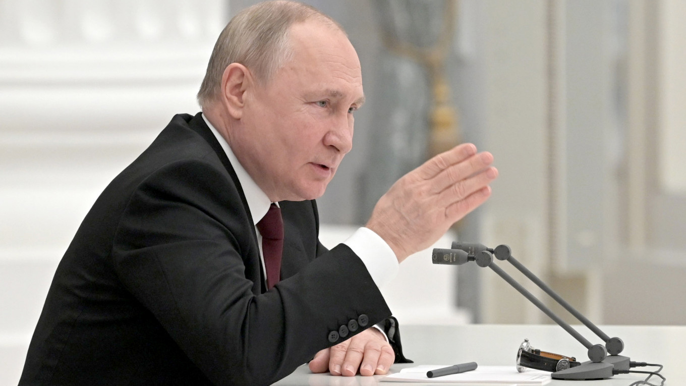 Putin recognises independence of pro-Russian separatists in Ukraine