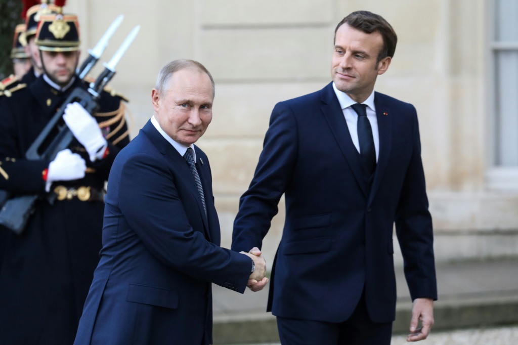 Macron the mediator wades into Russia-Ukraine crisis