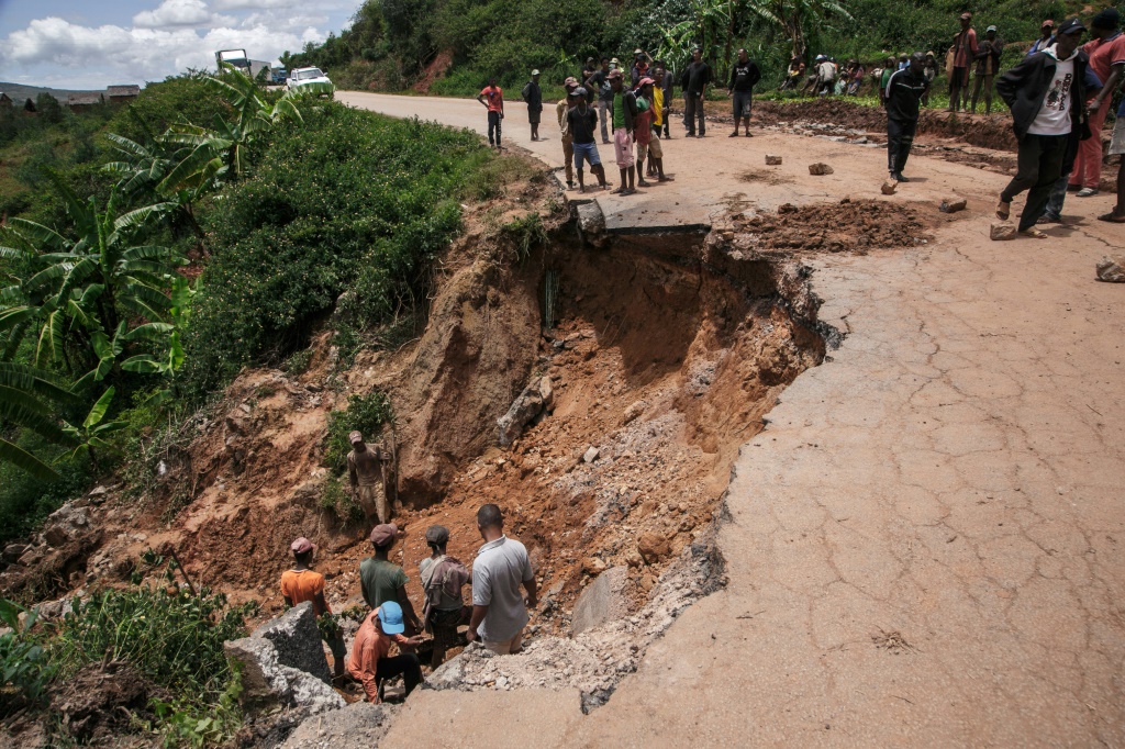 Humanitarian crisis feared as cyclone kills 21 in Madagascar