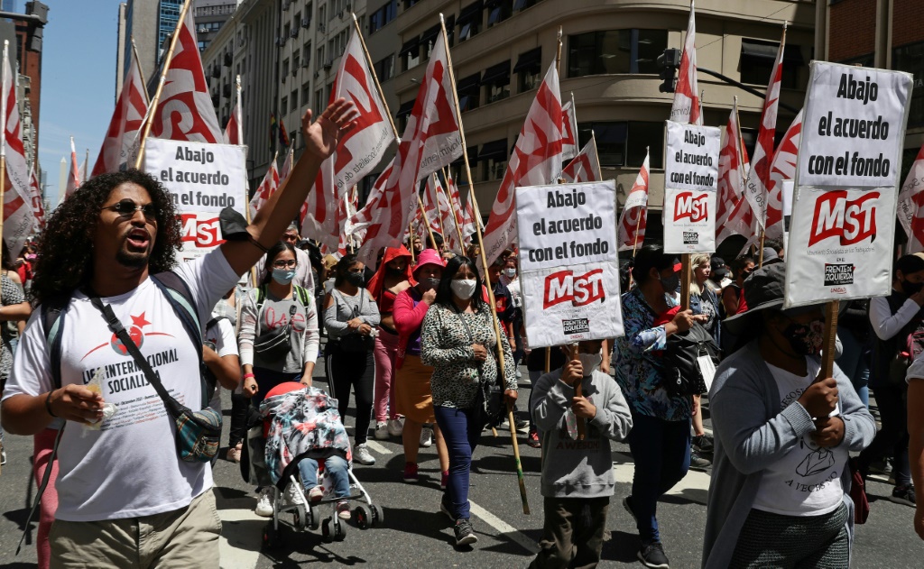 Thousands protest Argentina’s debt deal with IMF