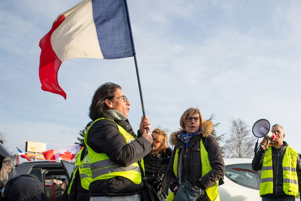 French anti-vaccine convoy heads toward Brussels