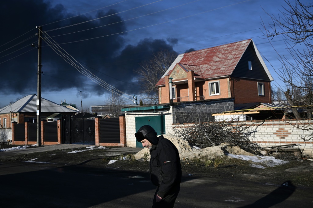 Bloodshed and tears as eastern Ukraine faces Russian attack