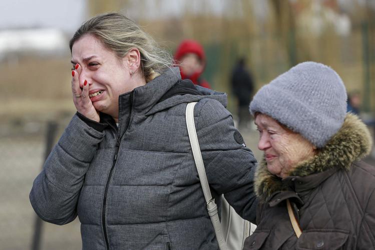 Hugs and tears as Israelis fleeing Ukraine arrive home