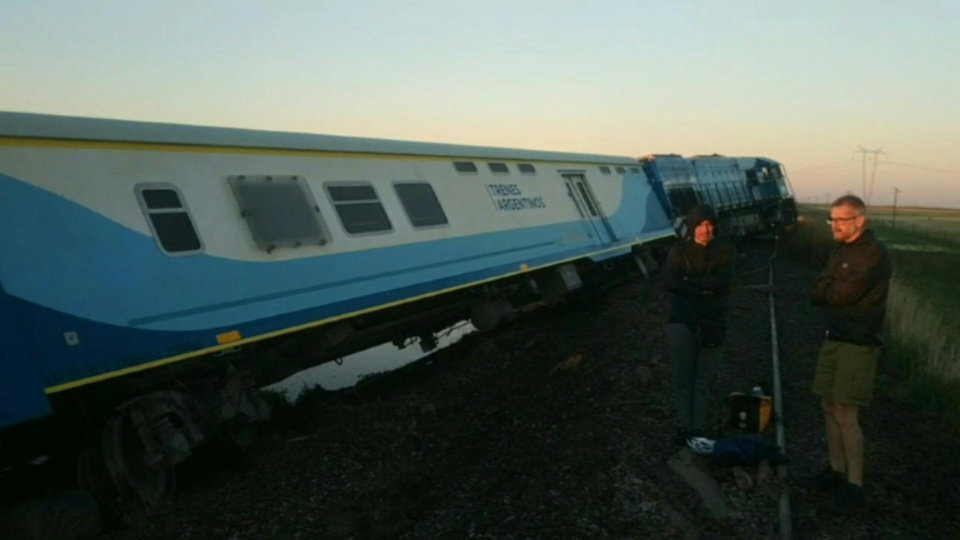 Train derails in Argentina resulting in 17 minor injuries