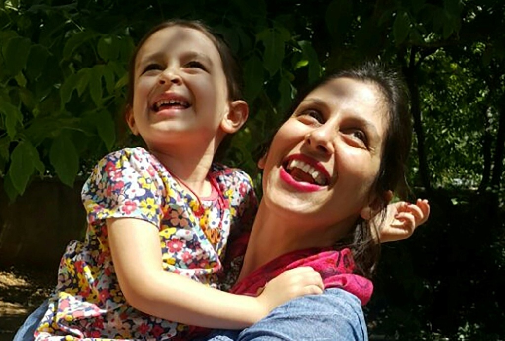 Two British Iranians fly back to UK after Tehran release