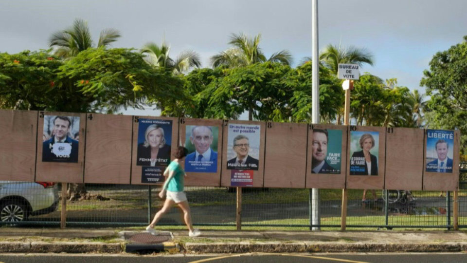 Around the world, French citizens cast their votes