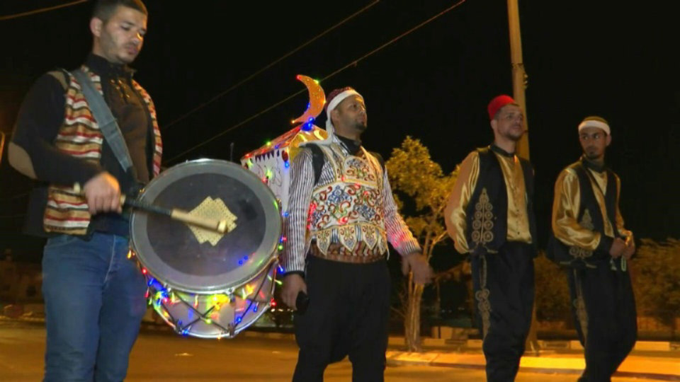 Traditional Ramadan drummers walk Gaza streets