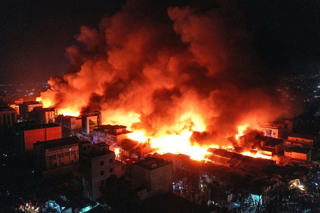 Huge fire destroys Somaliland market