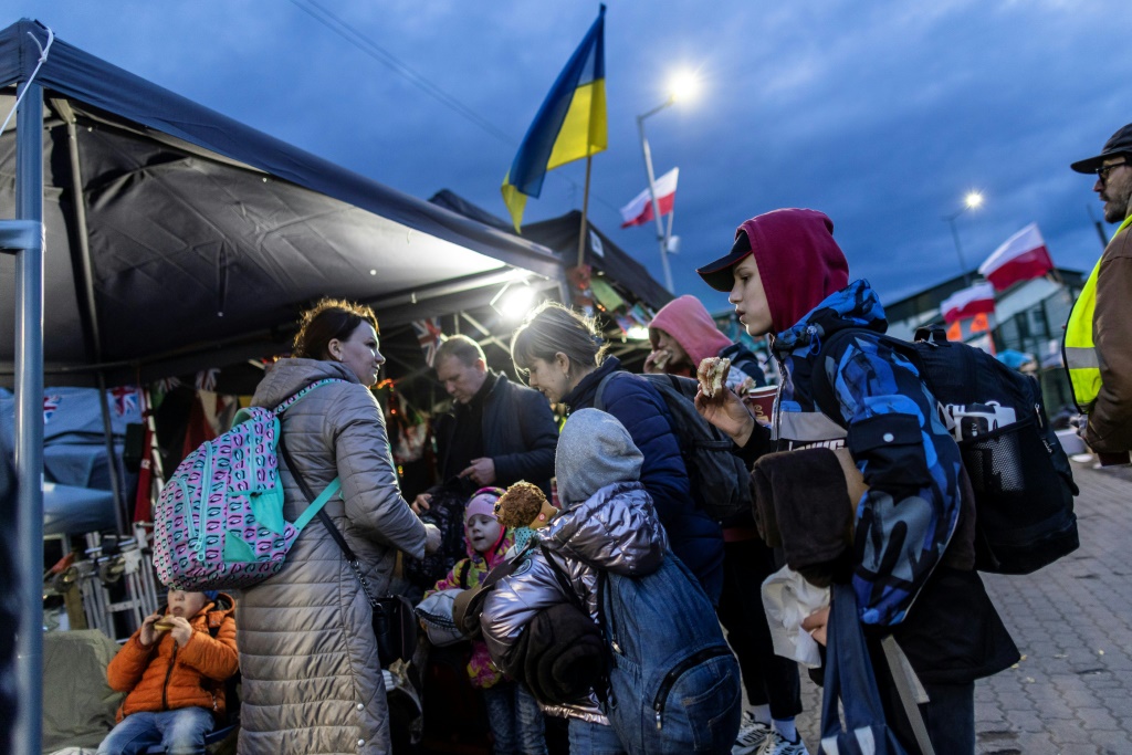 Another 35,000 flee Ukraine in 24 hours: UN