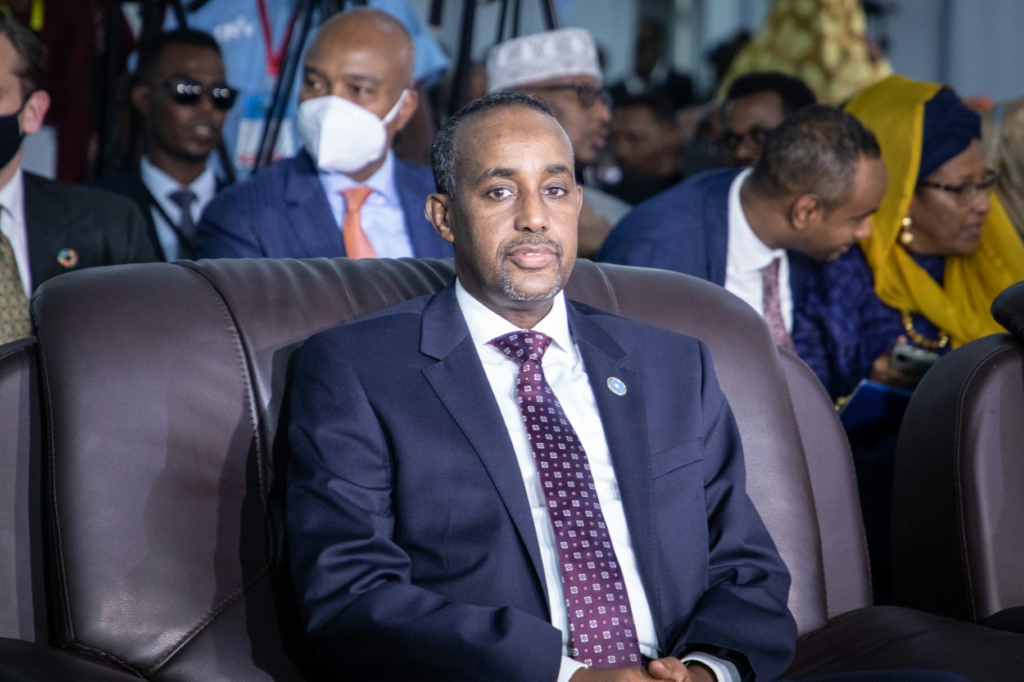 Somalia swears in lawmakers after chaotic election process