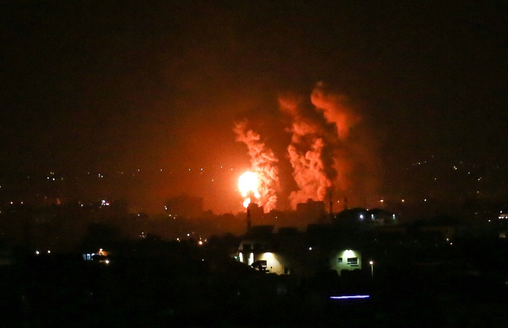 Gaza rockets, Israel strikes stoke new Jerusalem clashes