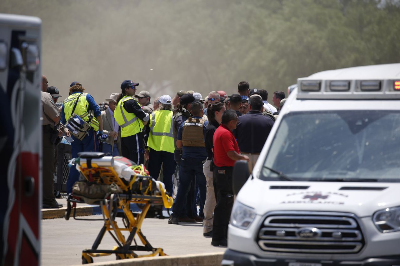 Teen gunman kills 15 at Texas elementary school