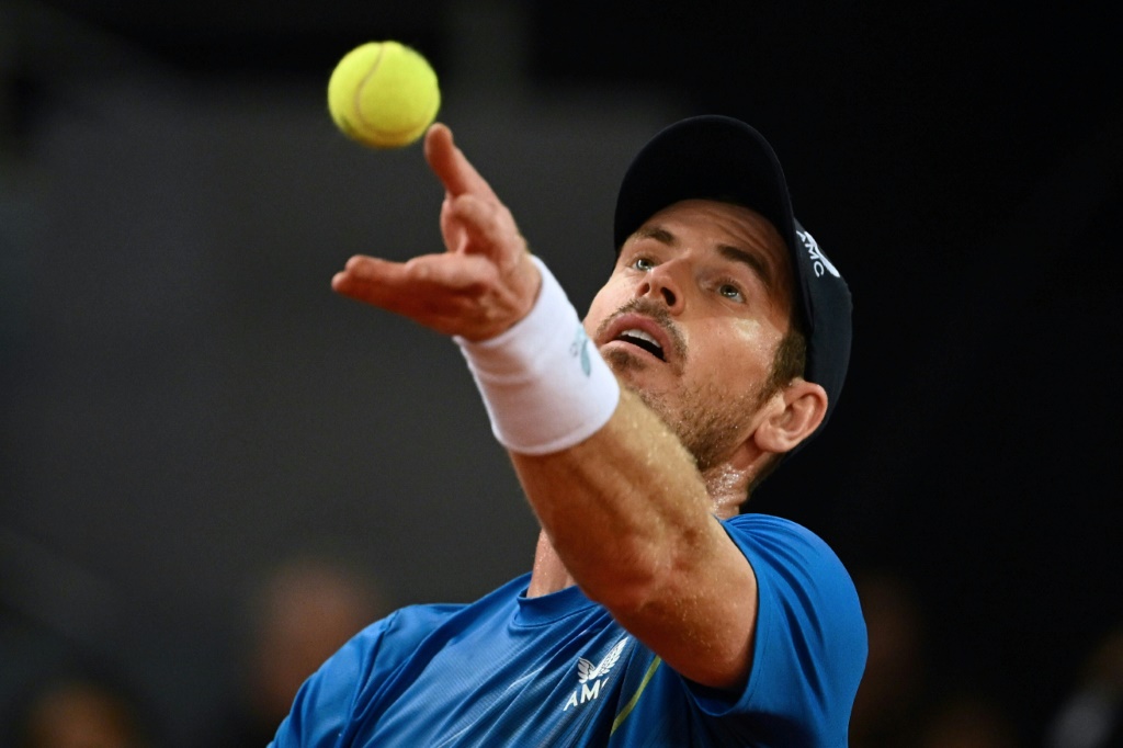 Murray sees off Thiem in Madrid as Halep surges on