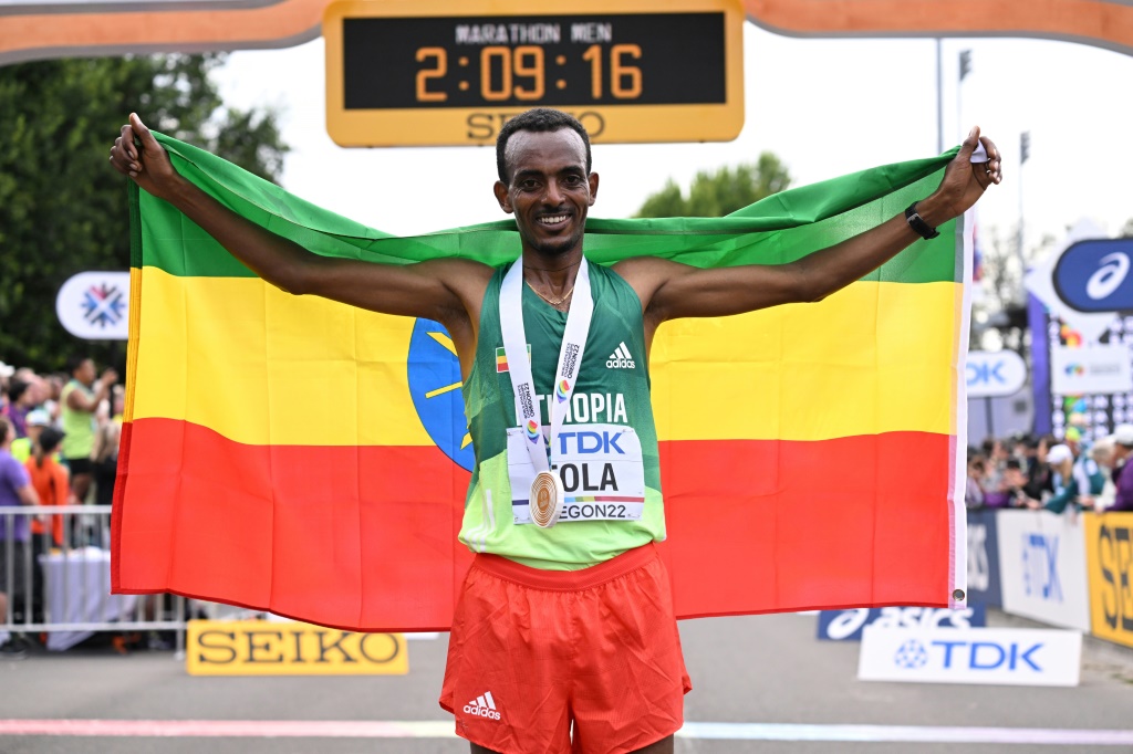 Ethiopia’s Tola wins world men’s marathon