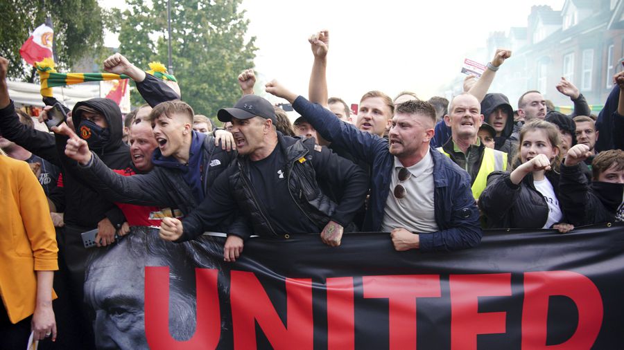 Manchester United fans protest against club owners ahead of Liverpool game