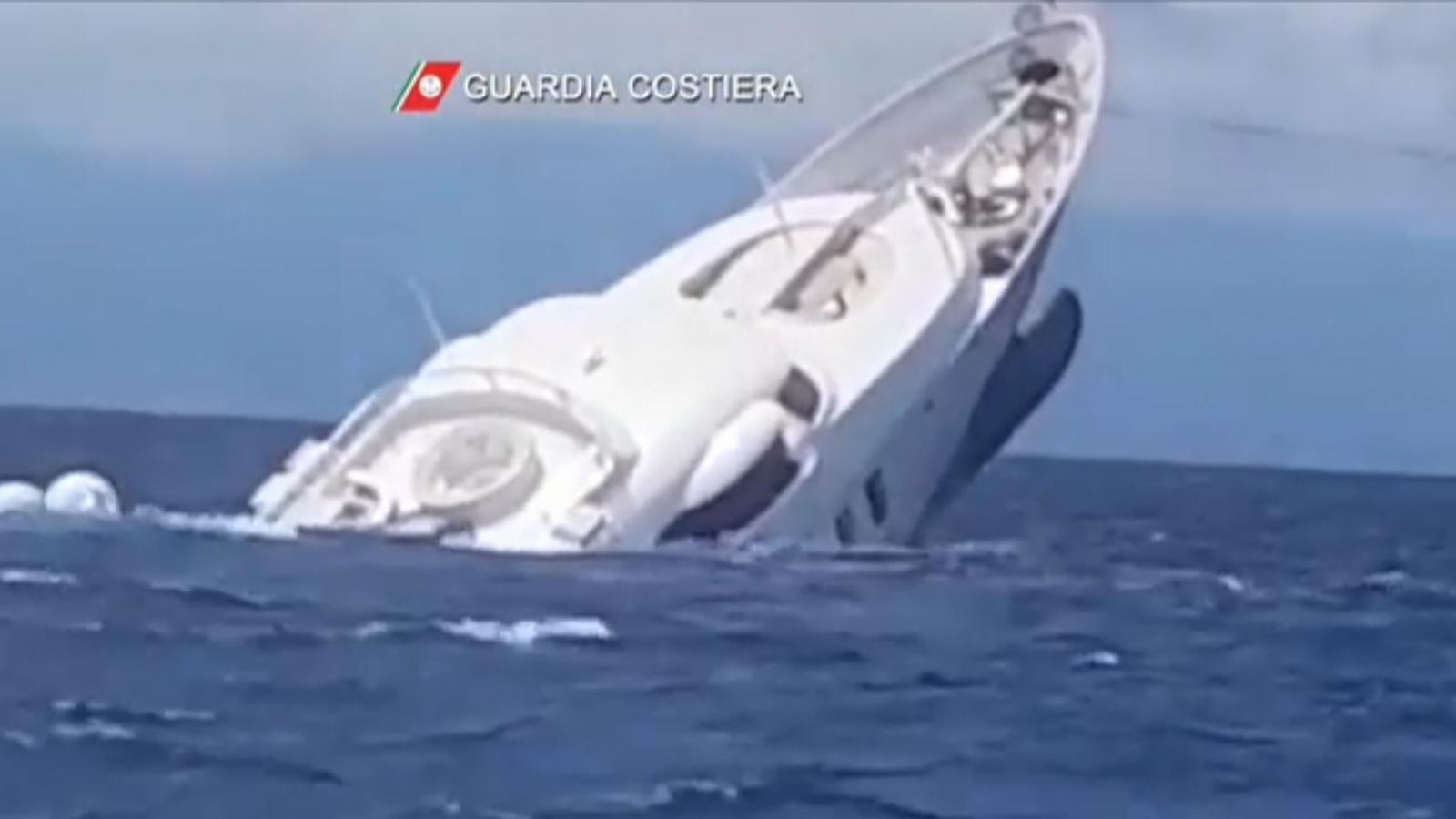 Luxury yacht sinks off the Italian coast