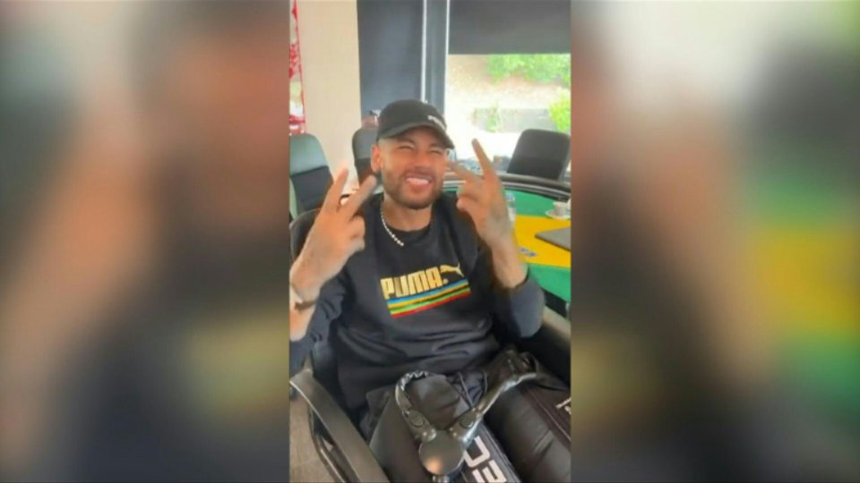 Neymar backs Bolsonaro in Brazil vote