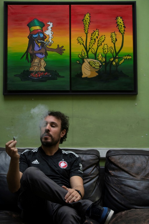 Legal marijuana, but Uruguayans still prefer black market