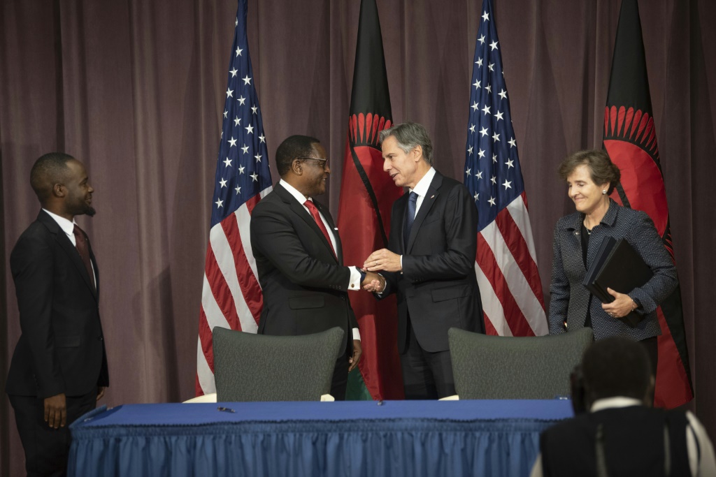 US grants $350 mln for Malawi projects, hailing good governance