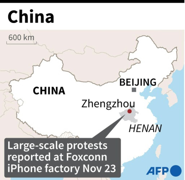 Violent protests at largest iPhone factory in China