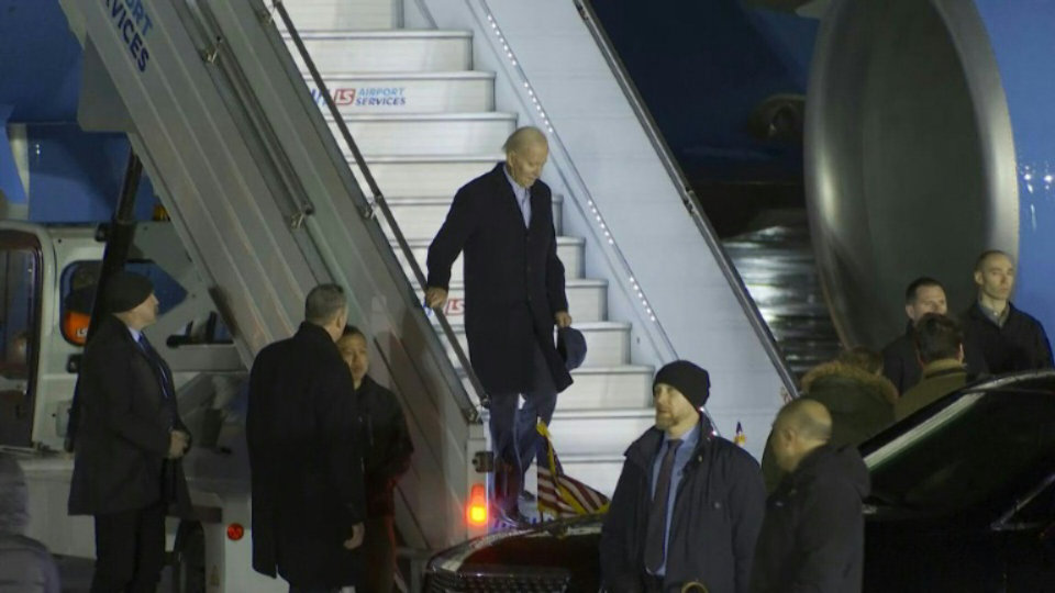 US President Biden lands in Warsaw after surprise visit to Kyiv