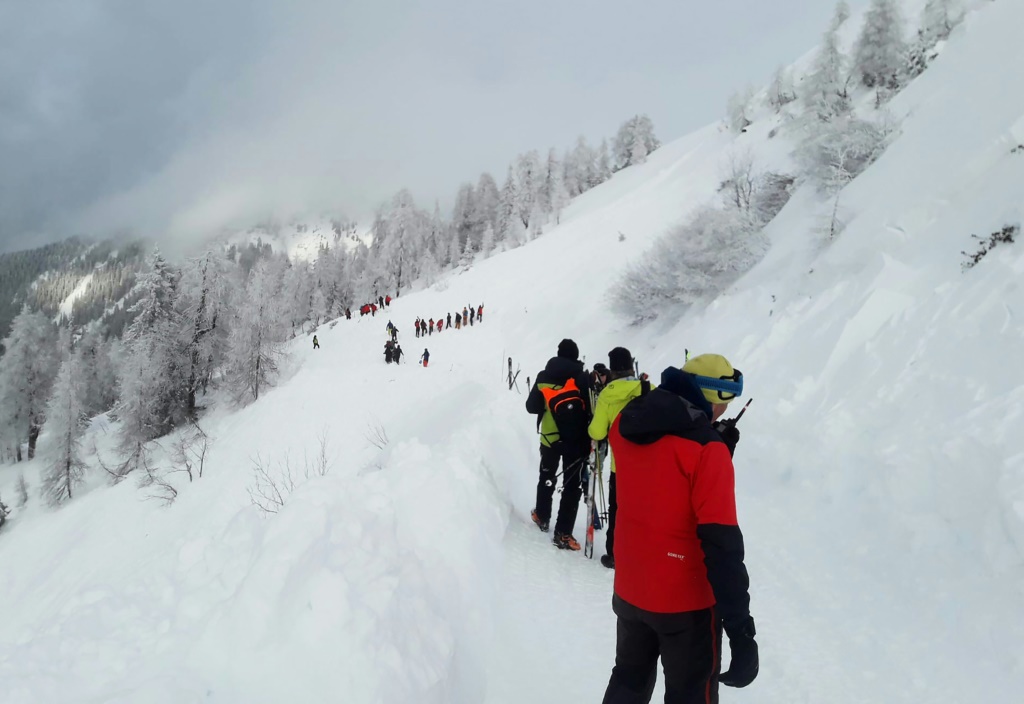 Eight dead in weekend avalanches in Austria