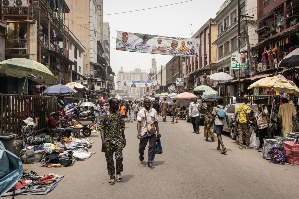 Nigerians struggle with costs of living as election draws near