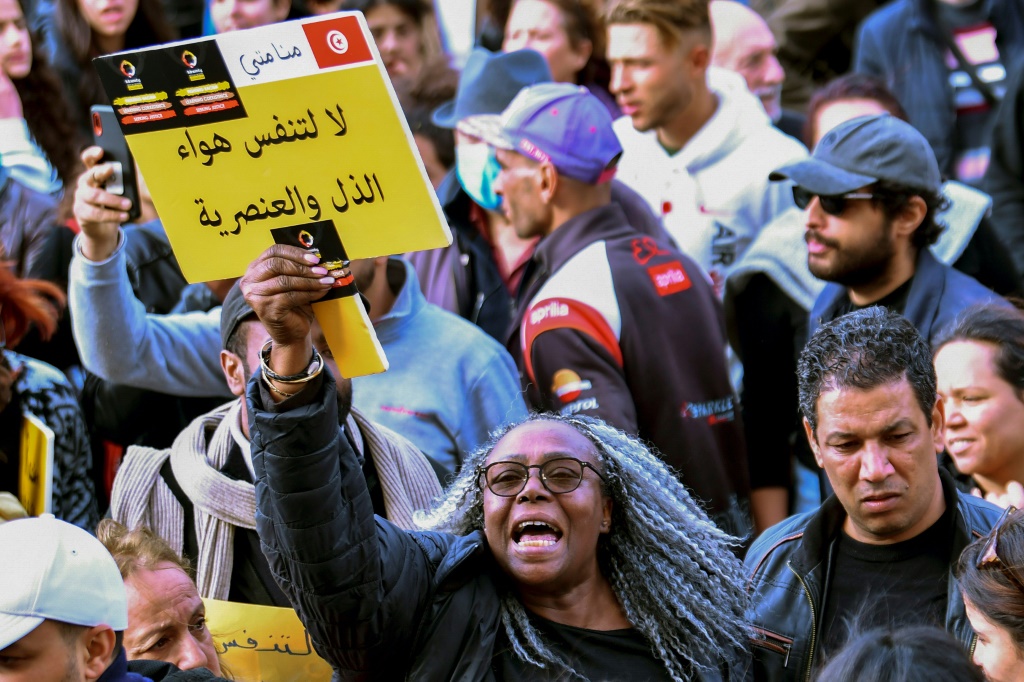 Hundreds rally in Tunis against ‘racist’ official stance