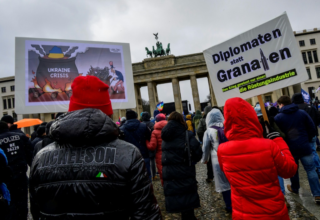 Rallies in Berlin, Paris call for peace in Ukraine