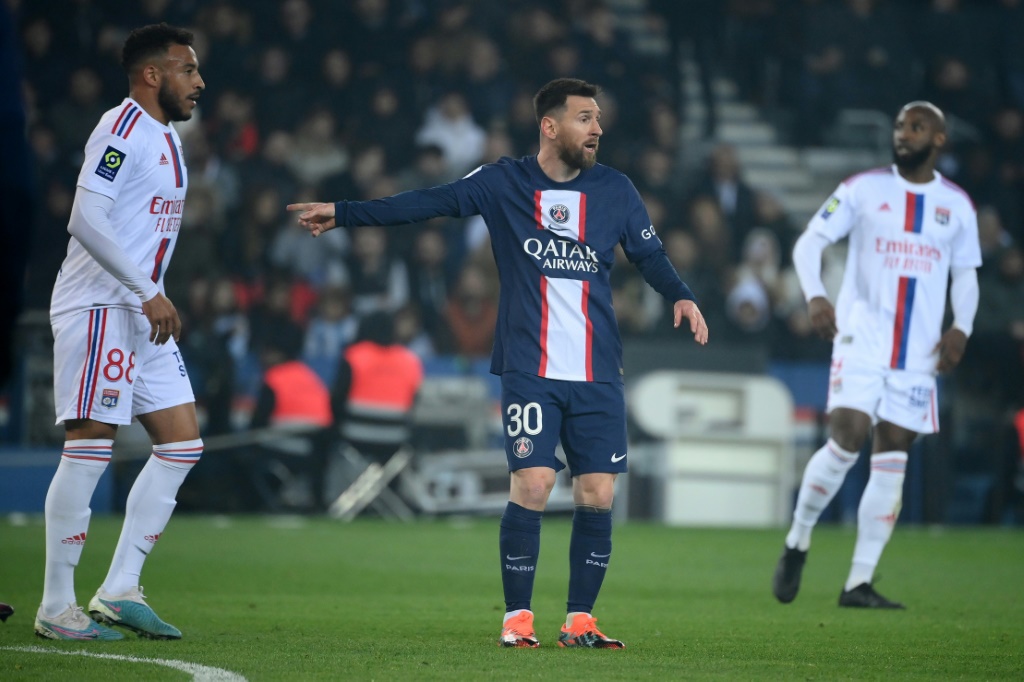 Messi jeered as PSG suffer another home defeat