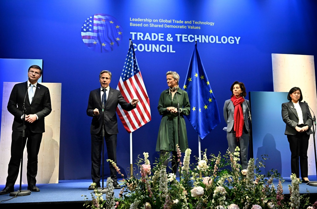 EU, US to ready voluntary AI code of conduct