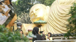 Visitors flock to Indonesia giant Buddha statue for Vesak Day