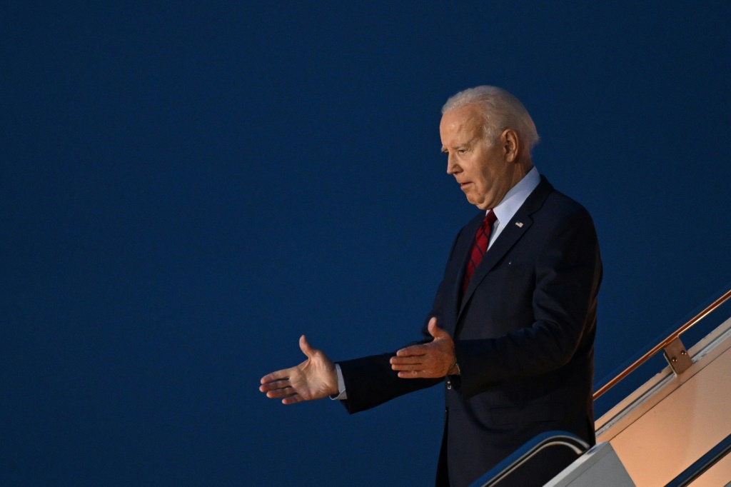 Biden arrives in Britain ahead of NATO summit, Finland visit