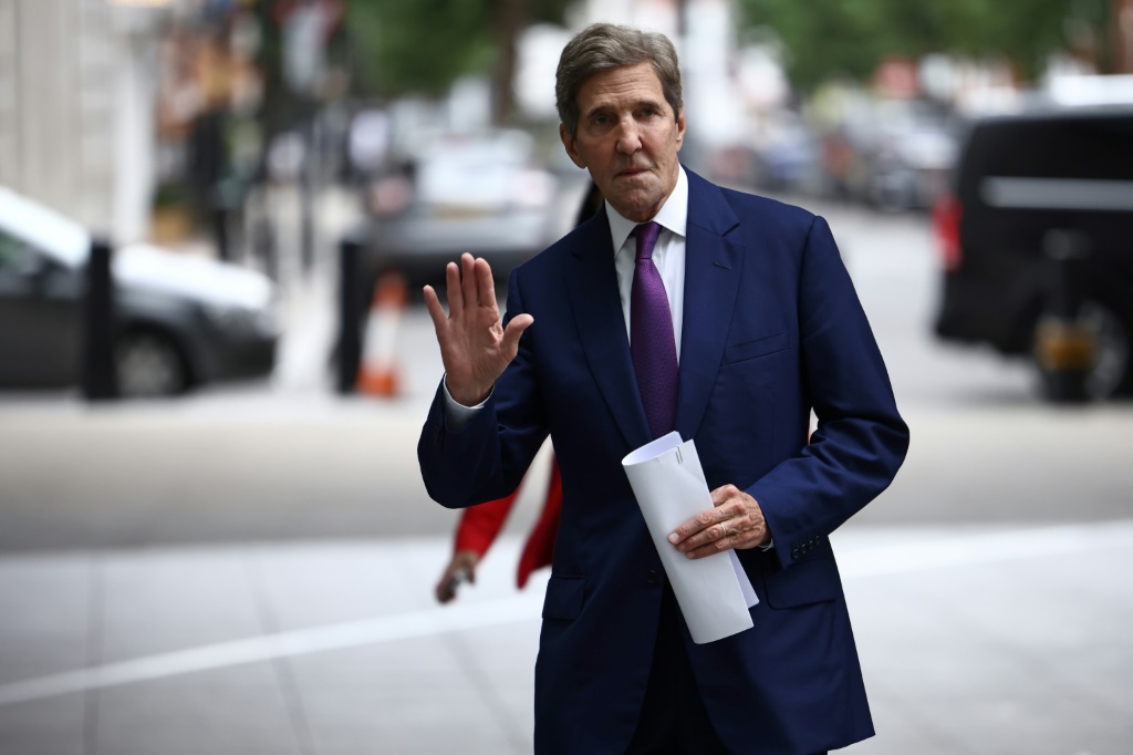 US envoy Kerry arrives in China to restart climate talks