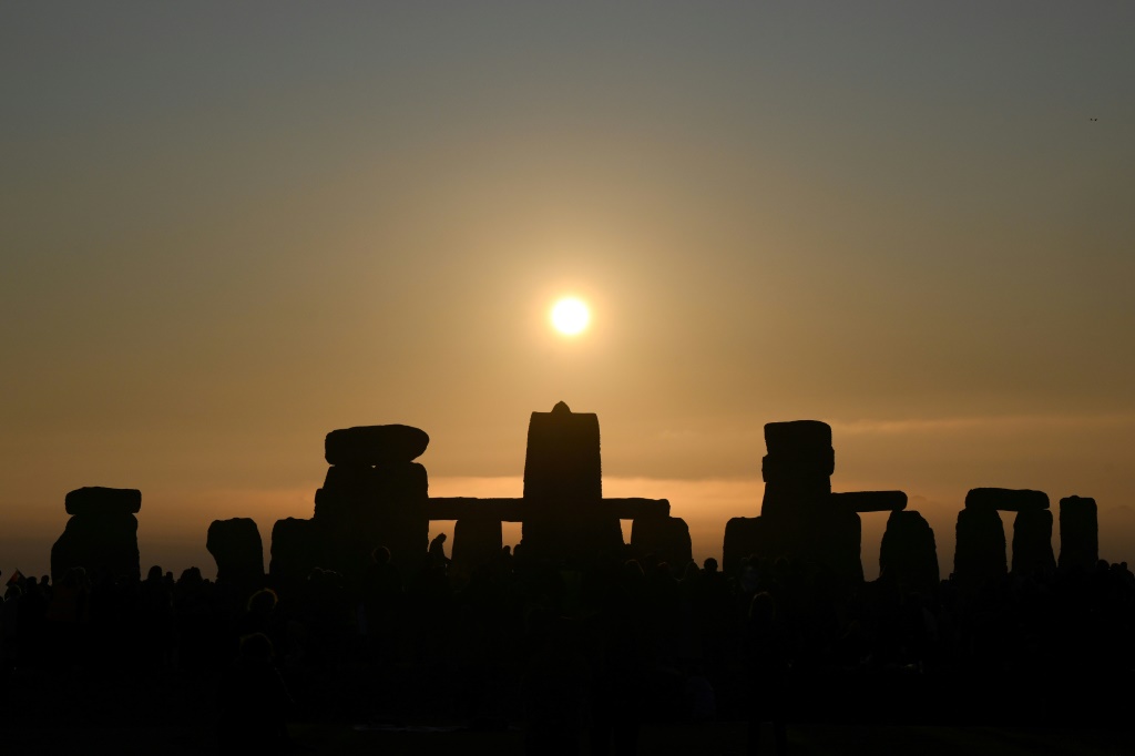 UK govt approves construction of road tunnel near Stonehenge