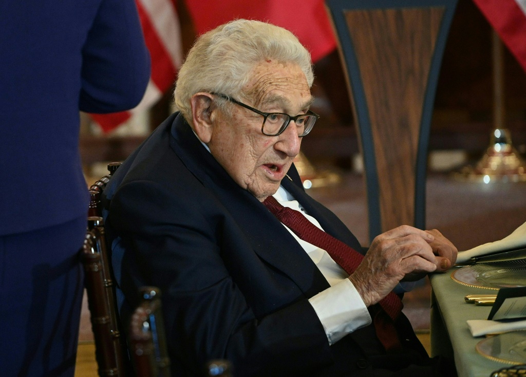 Beijing’s top diplomat tells Kissinger ‘impossible to contain’ China