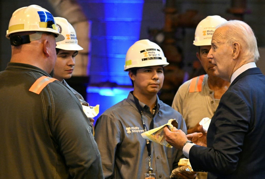 Biden promises ‘American dream’ in shipyard speech on economy