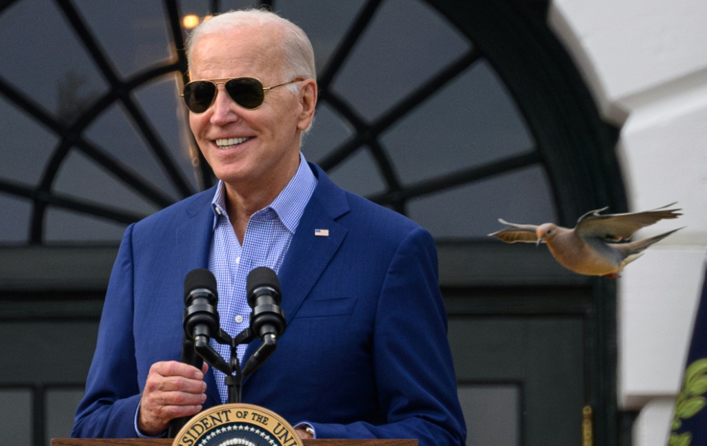 Biden visits shipyard to put wind in re-election sails