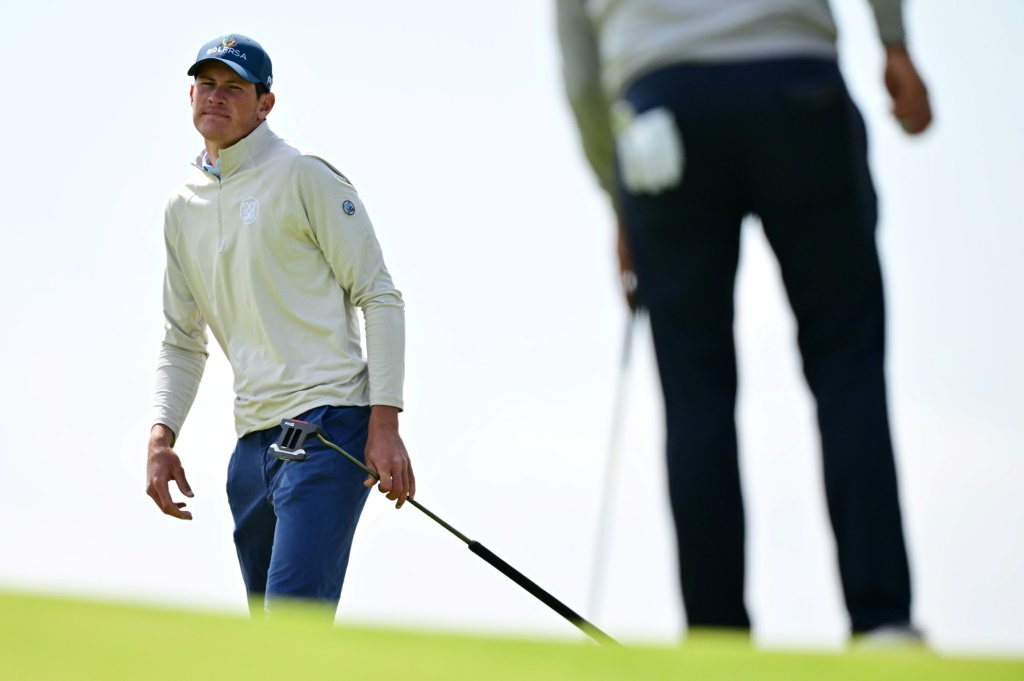 Lanky amateur Lamprecht takes British Open by storm