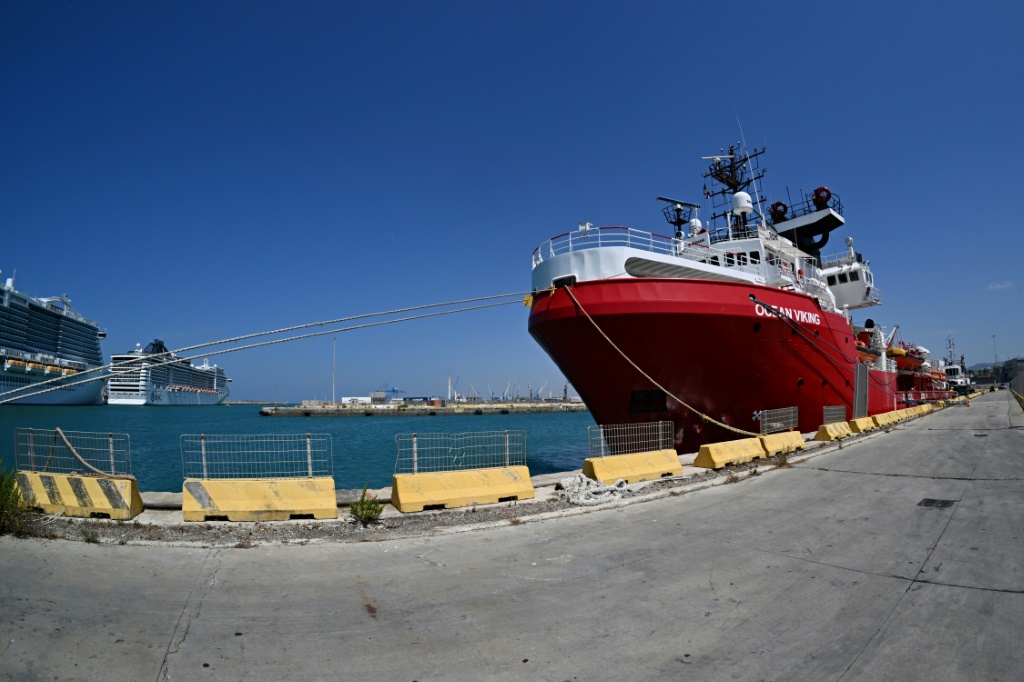 Migrant rescue ship Ocean Viking cleared to leave Italian port