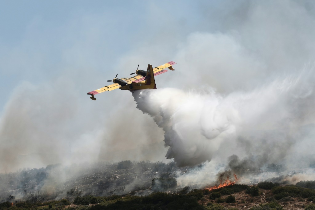 Battle against Greece wildfires ‘improving’: fire service