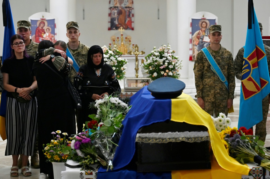 Ukraine bids farewell to flying ace killed in collision