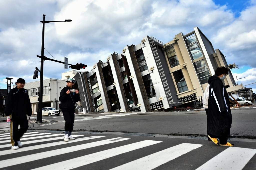 Japan quake death toll rises to 92, missing 242