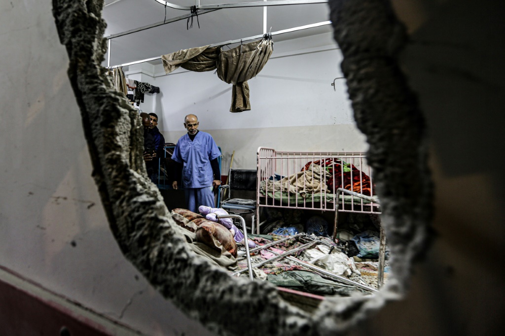 Israel sends troops into ‘besieged’ Gaza hospital