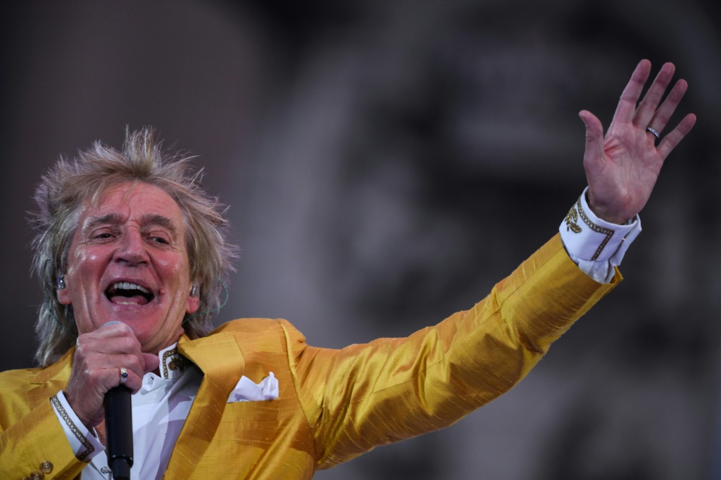 Rod Stewart banks $100 million for song catalog: report