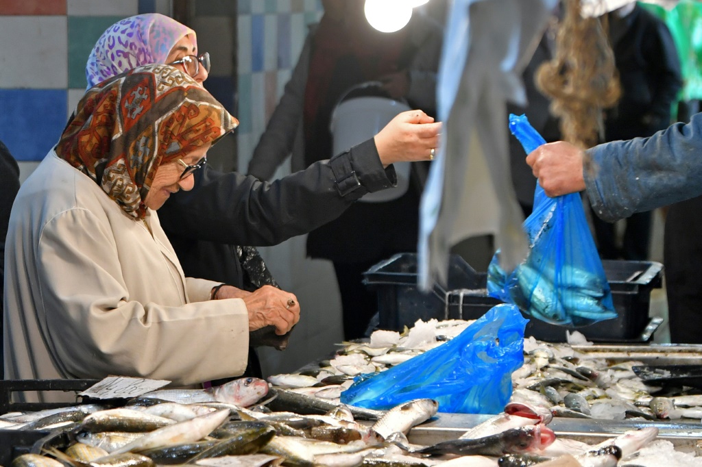 Tunisian economic crisis mutes build-up to Ramadan