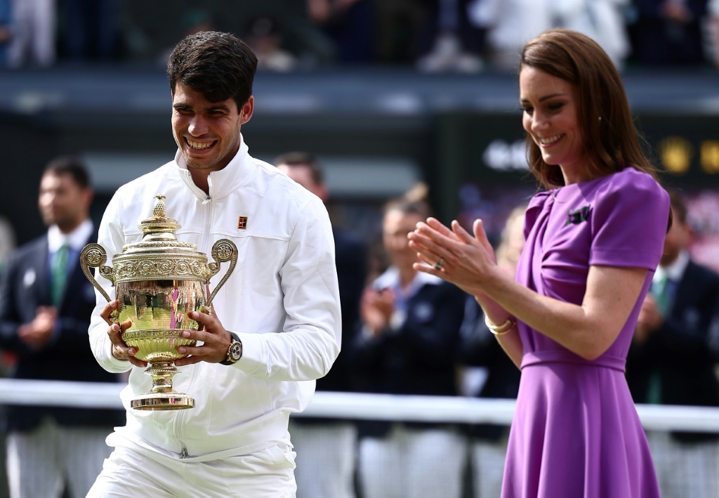 Alcaraz dominates Djokovic to retain Wimbledon crown